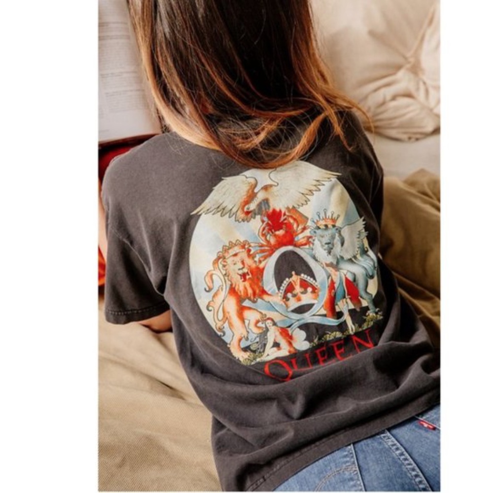 Boho Black Lion Crown Queen Rock Graphic Tee